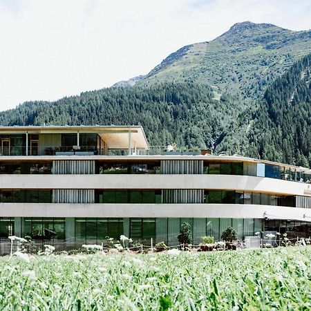 Hotel Arlmont 4 Stern Superior Sankt Anton am Arlberg Exteriör bild