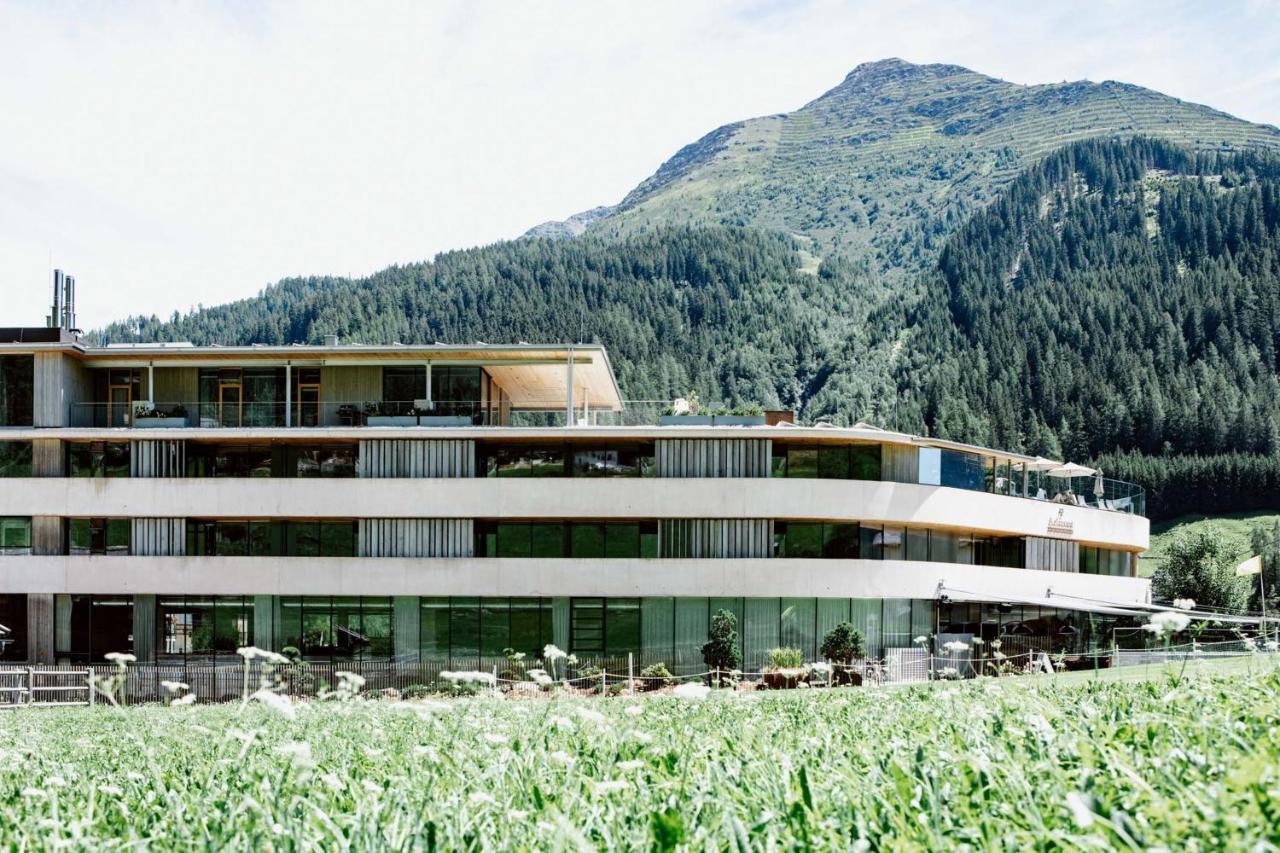 Hotel Arlmont 4 Stern Superior Sankt Anton am Arlberg Exteriör bild